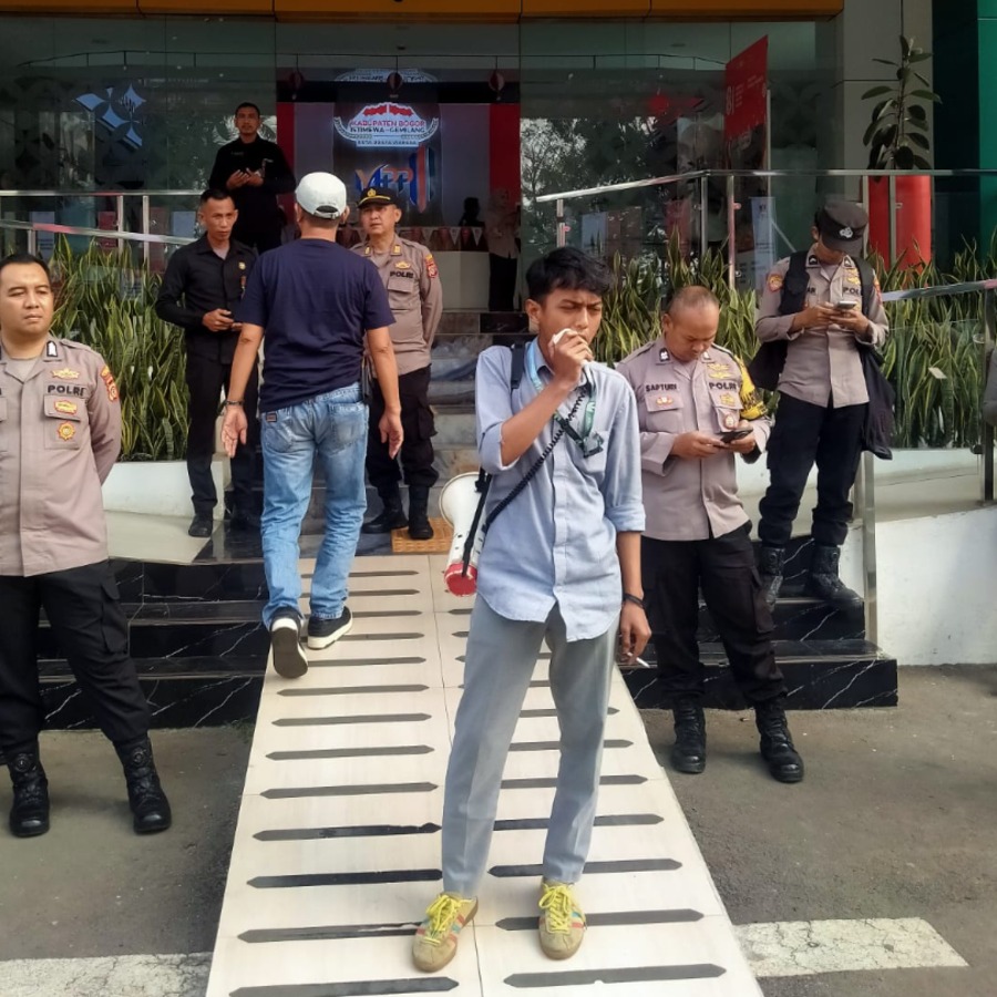 MINIMARKET TAK BERIZIN MENJAMUR DI KABUPATEN BOGOR, FKMB DESAK KEPALA DPMPTSP MUNDUR DARI JABATANNYA